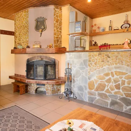 Landhuis Chata Tri Zruby Pri Besenovej